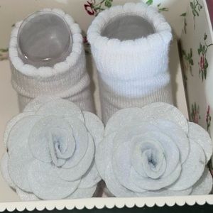 Laura Ashley Baby | Size 0-12Mon | Baby White Felt Pedal Flower Socks